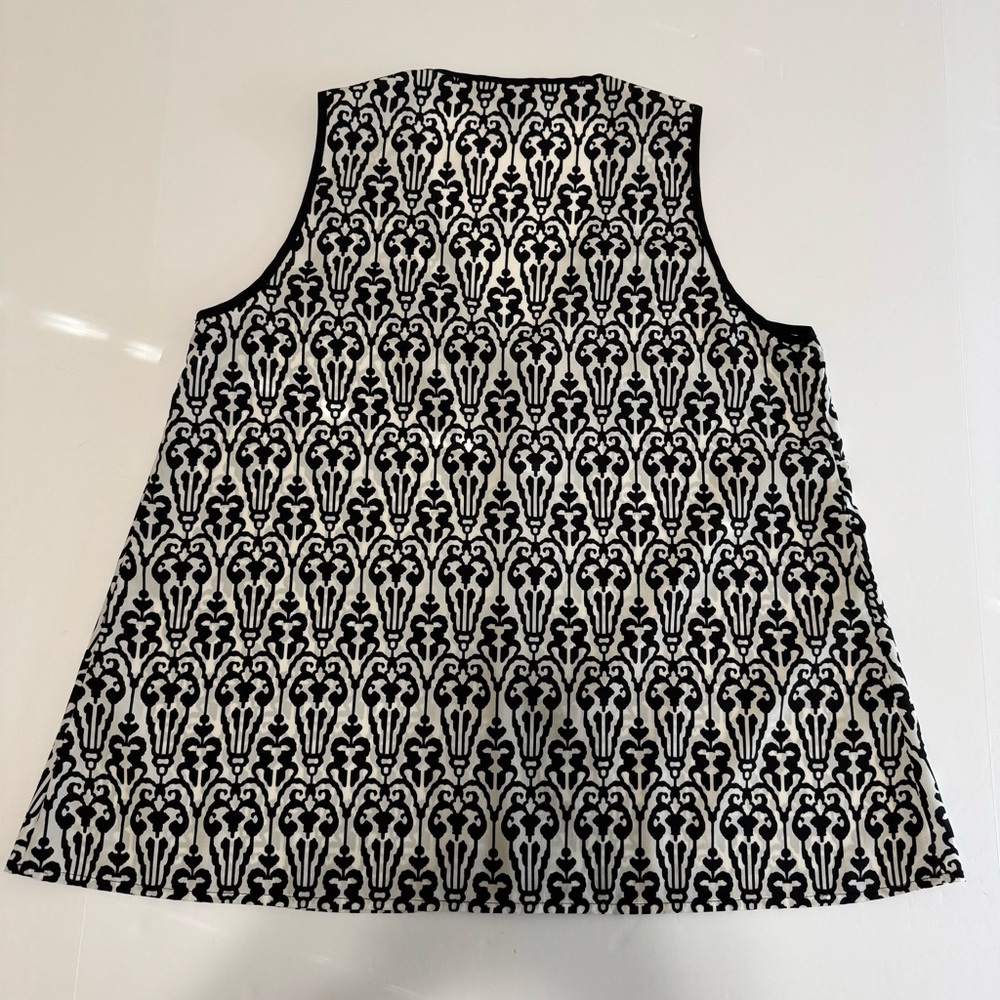 AQUA Black White Damask Scroll V-Neck Sleeveless Blouse Top M - Picture 12 of 12